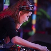 活著dj聚餐插畫圖片